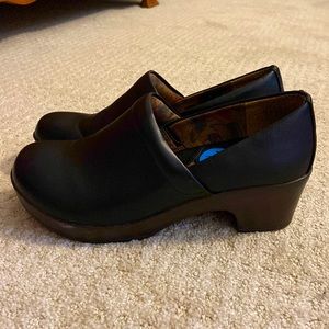 Great condition black, lightweight b.o.c. clogs.